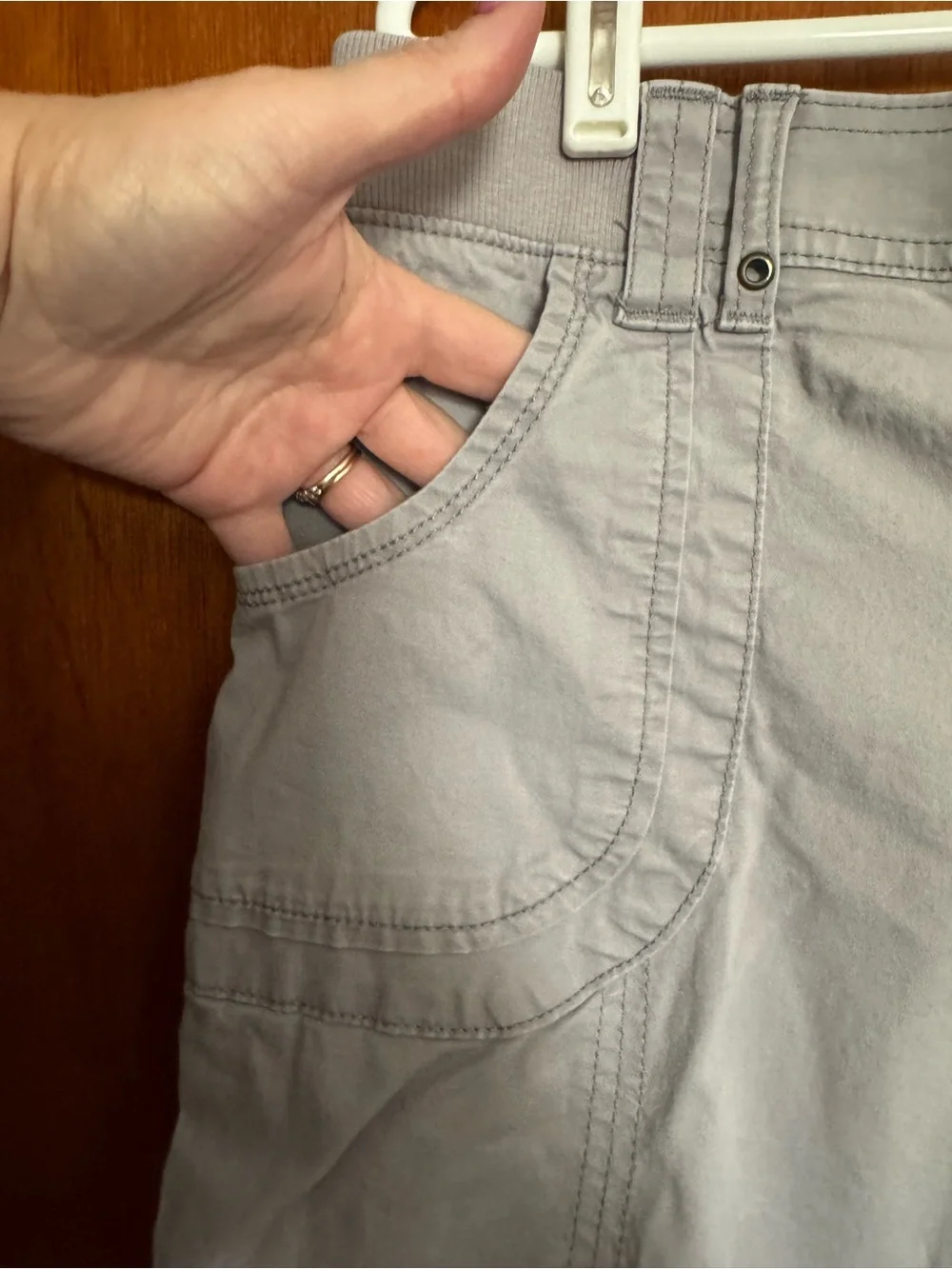 Women's Light beige Cargo Shorts — Comfortable Everyday Fit